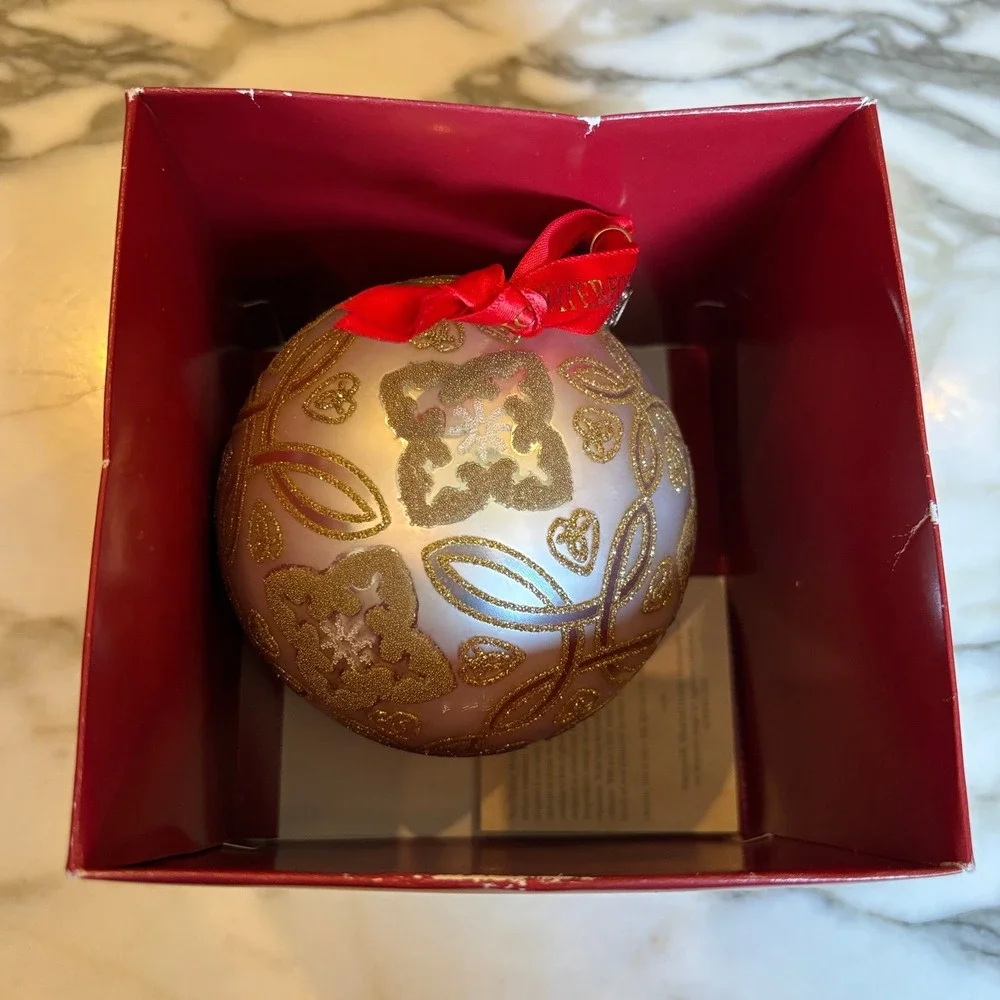 Waterford Holiday Heirlooms Silver Celtic Knot Ball Glass Ornament